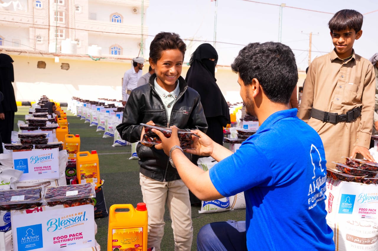 اليمن.. رمضان يُرى في وجوه الأطفال مع وصول سلال الخير