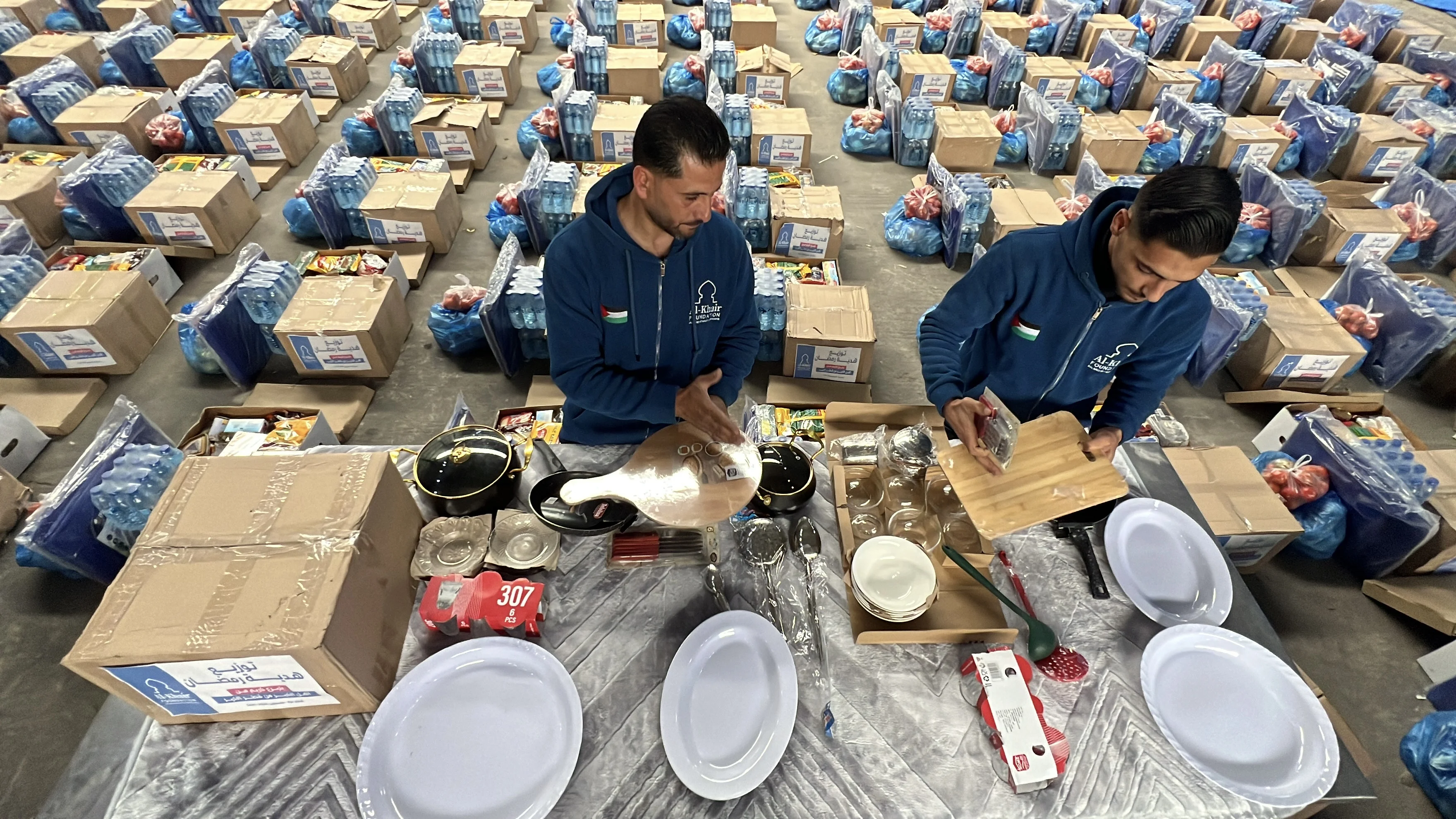 هل يمكن أن تصل الطمأنينة بصندوق؟ هدية رمضان التي وصلت غزة